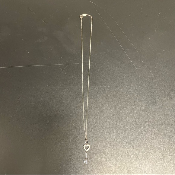 Tiffany& Co Mini Silver Heart Key Charm and Chain - Picture 3 of 9